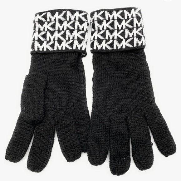 Michael Kors, three-piece gift, set hat, scarf, and gloves - Picture 6 of 8